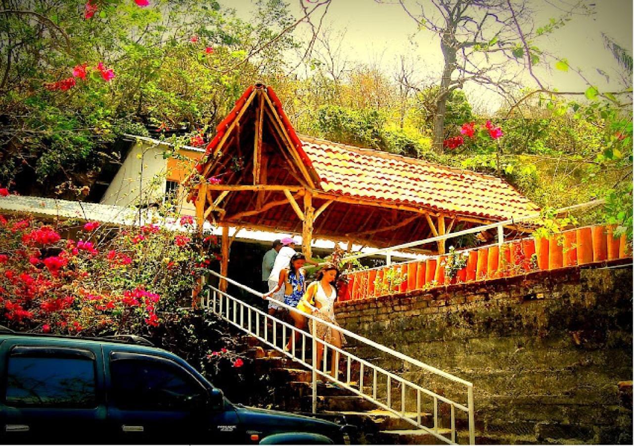 Hostel Tadeo סן חואן דל סור מראה חיצוני תמונה