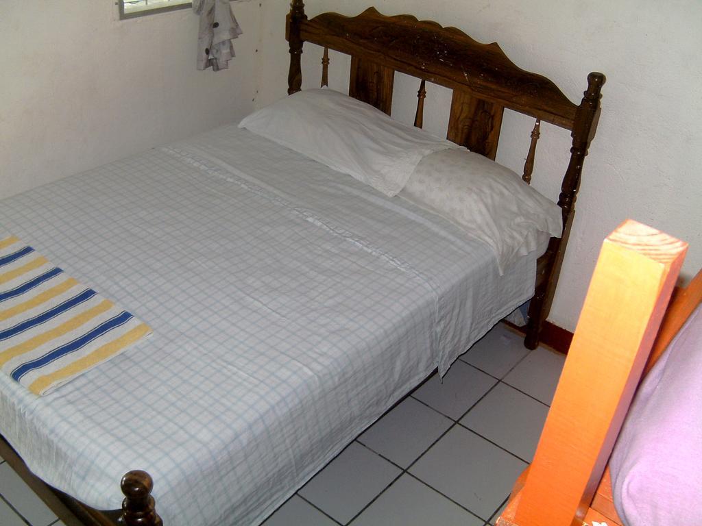 Hostel Tadeo סן חואן דל סור חדר תמונה
