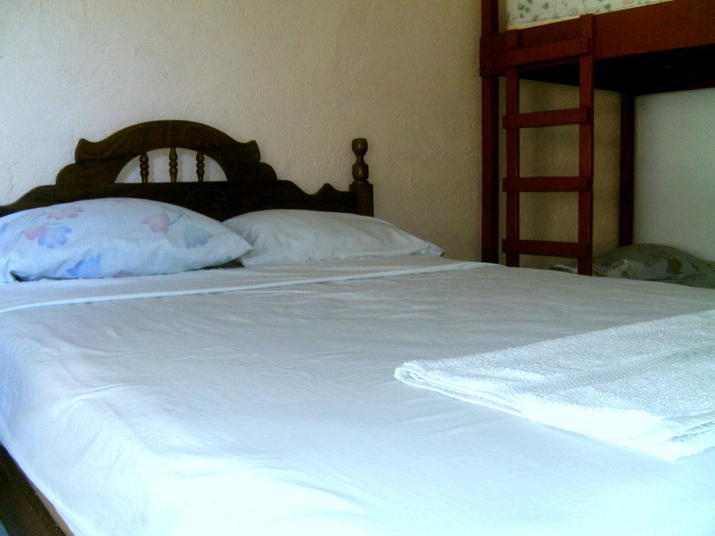 Hostel Tadeo סן חואן דל סור חדר תמונה